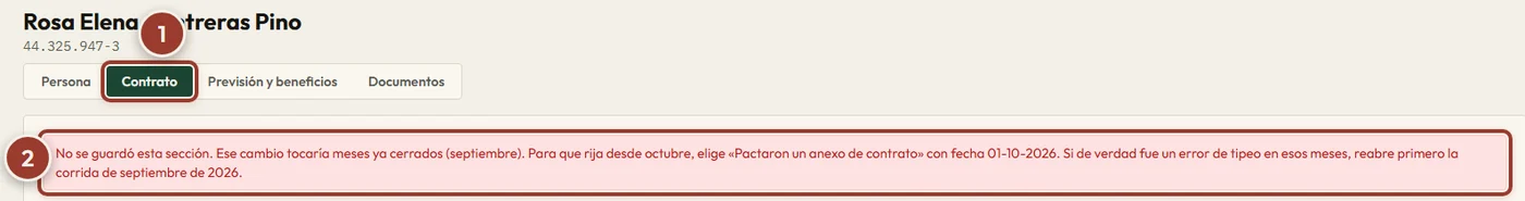 Pestaña Contrato, marcada con 1, con el aviso en rojo, marcado con 2: No se guardó esta sección. Ese cambio tocaría meses ya cerrados (septiembre). Para que rija desde octubre, elige Pactaron un anexo de contrato con fecha 01-10-2026